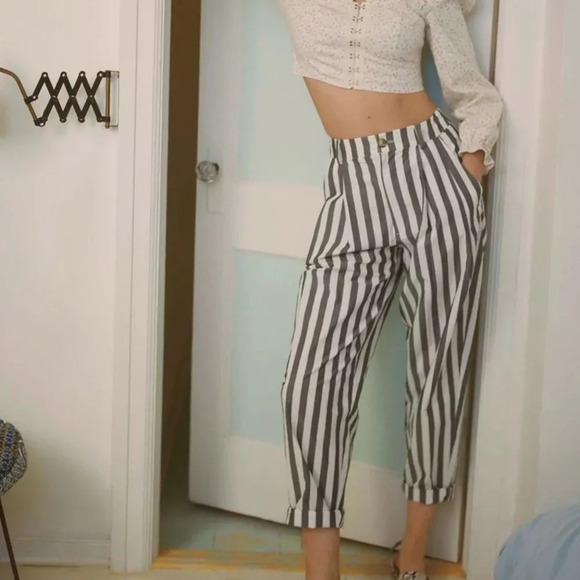 UO • Percy Pleated High-Rise Tapered Pant - Picture 2 of 9